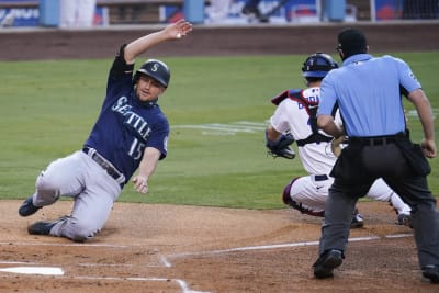 Kyle Seager joins brother, Corey, with go-ahead home run against Reds