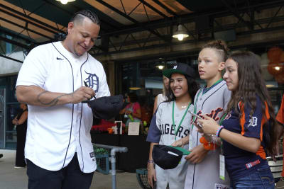 Tigers blank A's in Miguel Cabrera's last road game