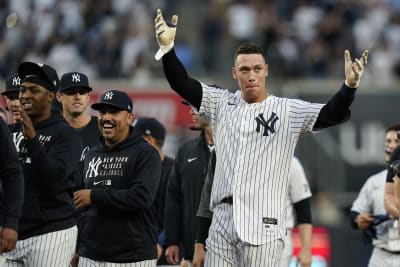 No scramble, playoffs set: Yanks-Red Sox, Giants win West