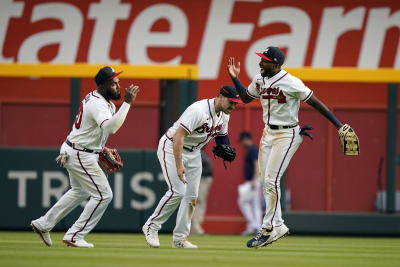 Ozuna, Riley spur 4-run rally in 8th, Braves top Padres
