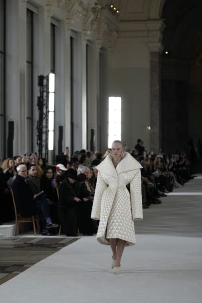 Paris: Dior reinvents itself for its first post-confinement Fashion Week -  Luxus Plus