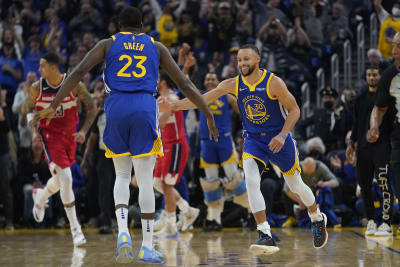 Steph Curry's Clutch Play Stuns Twitter as Warriors Beat Giannis