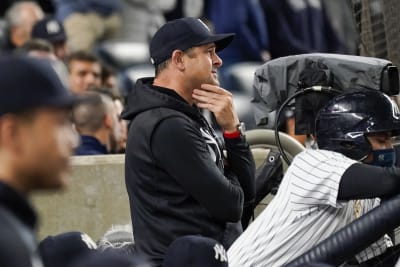 Aaron Boone, Yankee coaches ditch jerseys