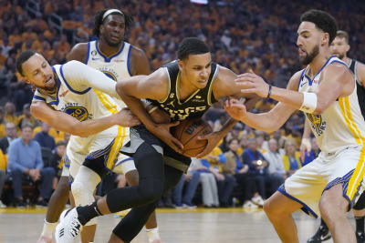 Curry hits first career walk-off buzzer-beater, Warriors' first since 2014