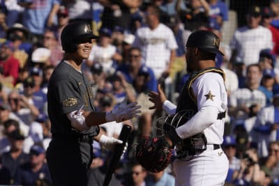 shohei ohtani doing things on X: shohei ohtani walking the 2022 mlb  all-star red carpet  / X