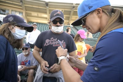 Fans cheer as first female manager in the minors, Rachel Balkovec, leads  Tarpons to win in debut