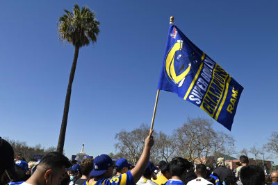 Rams fans cheer Super Bowl champs at LA victory parade