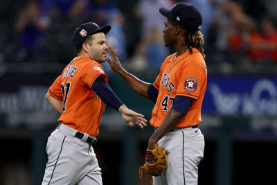 Altuve scores on wild pitch in 10th, Astros beat Texas 4-3