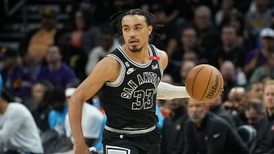 Kings roll past Spurs, extend winning streak to 4 games 