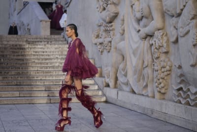 Fashion designer Gabriela Hearst exits Chloe dancing, with runway