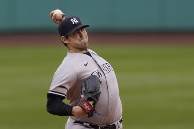 Yanks reliever throws 4 wild pitches in 10th, Red Sox rally