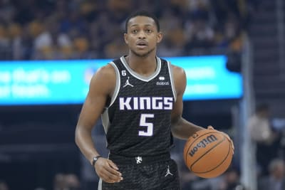 Kings use balanced attack in triple-overtime win over Lakers