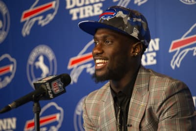 Bills draft pick Kaiir Elam gets ovation at Sabres game, with help