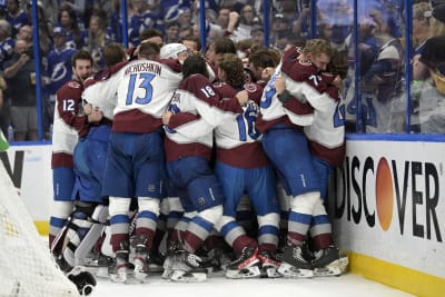 The moment the Colorado Avalanche dented the Stanley Cup. - Imgur