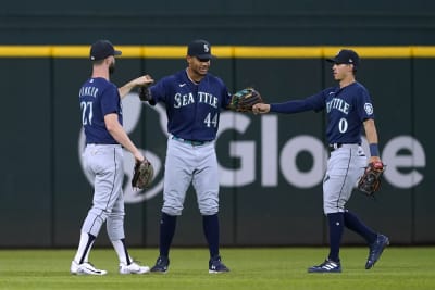 Jesse Winker wins it in the 12th, Mariners beat Royals 5-4