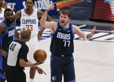 Mavericks bounce back with rout of Clippers