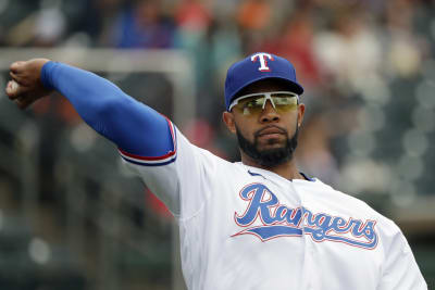 Elvis leaving Texas: Rangers deal Andrus to A's for DH Davis