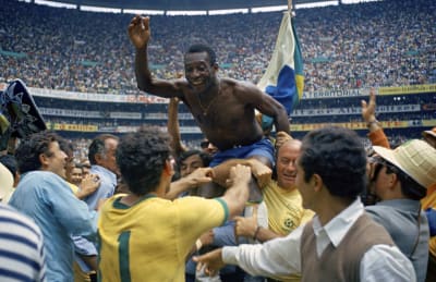 Feuding no more, Pelé joins world in mourning Diego Maradona