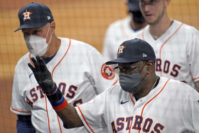 Dusty Baker wins debut, Astros top Mariners on opening day