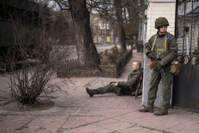 During Ukraine's rolling blackouts, candles and 'faith in ourselves' become  latest weapons