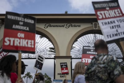 Actor Max Greenfield urges studio CEOs to 'be the heroes' and make a deal  in Hollywood strikes