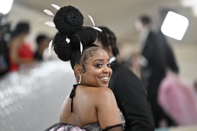 Met Gala 2023 Live Updates & Highlights From The Red Carpet—Pearls, Cats  and More