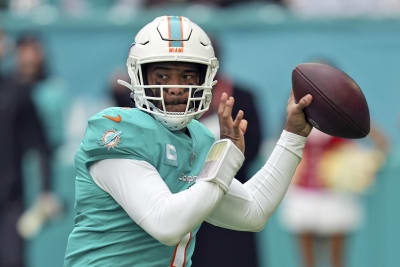 Dolphins turn up heat on Jets and embattled Gase, 24-0