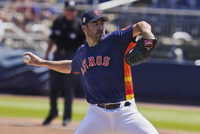 Houston Astros & Dusty Baker Present Justin Verlander With 2022