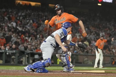Dodgers congratulate 'tremendous competitor' Buster Posey on