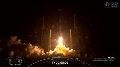 SpaceX rocket blasts satellite into orbit