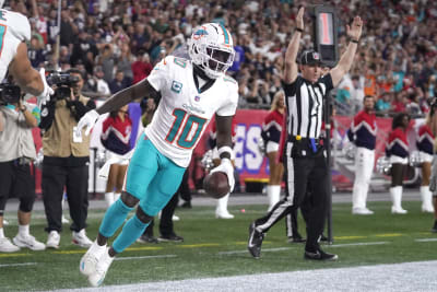 Dolphins hold off Patriots for road win in division