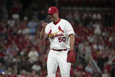 Adam Wainwright celebrates with family after Cardinals clinch