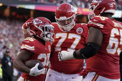 Chiefs roll to record-setting 48-9 victory over Raiders