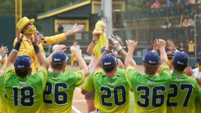 Thousands turn out to see Savannah Bananas baseball in Brockton - Boston  News, Weather, Sports