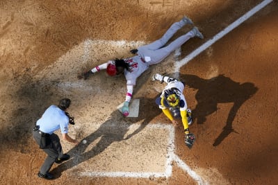 De La Cruz goes for cycle and Votto hits 2 clutch homers as streaking Reds  stop Braves 11-10