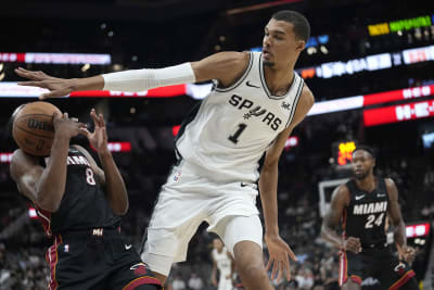 Spurs blow 29-point lead in losing in overtime to Grizzlies