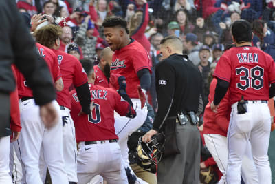 Oscar Gonzalez wins series for Cleveland on walk-off home run in