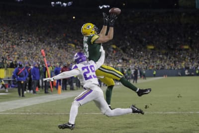 Packers lock up top seed in NFC playoffs with 37-10 blowout of Vikings