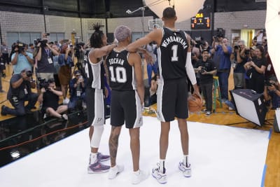 Spurs fan shop at San Antonio airport opens