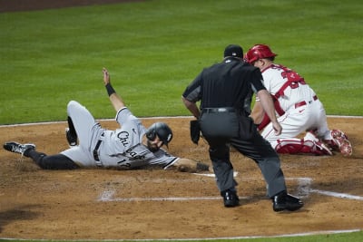 José Abreu hit by pitch in 8th, 10/12/2021