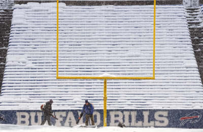 Snow pummels parts of Northeast; thousands without power