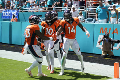 Dolphins' Tyreek Hill breaks away for 54-yard touchdown, celebrates in  stands with fans