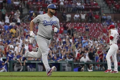 Albert Pujols taking in the Cards/Dodgers game : r/baseball