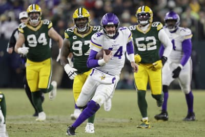 Packers rout Vikings to move closer to playoffs