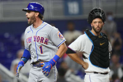 McNeil's tiebreaking homer in the 9th inning lifts the Mets to a 2-1 win  over the Marlins