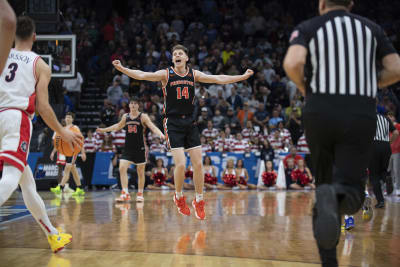 Michigan Stuns Houston With Wild Buzzer Beater In NCAA Tournament