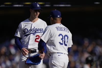 Roberts: Urias was best option in 8th, still slated to start Game 4