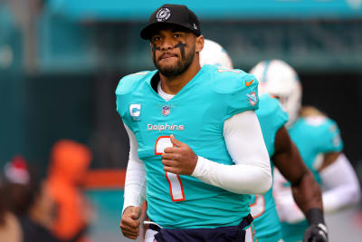 Tagovailoa stays hot, throws for 3 TDs, Dolphins rout Browns