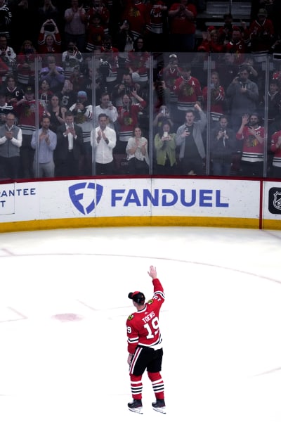 Patrick Kane waves to the crowd after winning the Cup