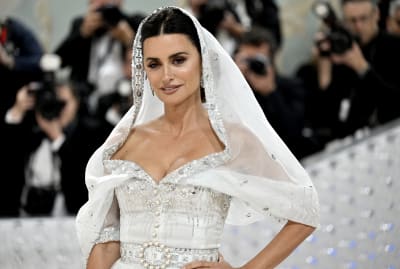 Met Gala 2023 Live Updates & Highlights From The Red Carpet—Pearls, Cats  and More